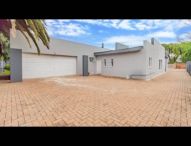 6 BEDROOM HOUSE FOR SALE IN BRACKENHURST